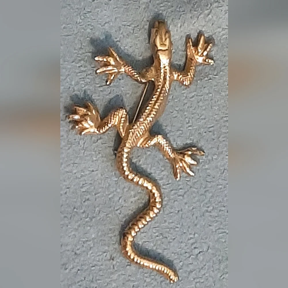 Gold Lizard 🦎 Brooch